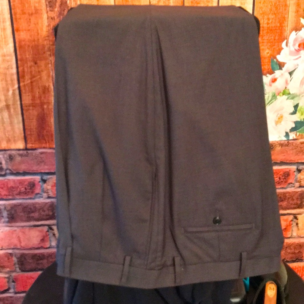 Roundtree and Yorke Dress pants